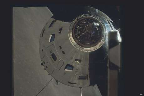 O módulo de comando da Apollo 17 acima da superfície da Lua (Foto: Nasa/Project Apollo Archive) O módulo de comando da Apollo 17 acima da superfície da Lua (Foto: Nasa/Project Apollo Archive)