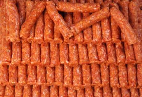 Segundo o Decreto Estadual 45.248/00, a carne deve ser moída apenas na presença do consumidor e ao seu pedido Segundo o Decreto Estadual 45.248/00, a carne deve ser moída apenas na presença do consumidor e ao seu pedido
