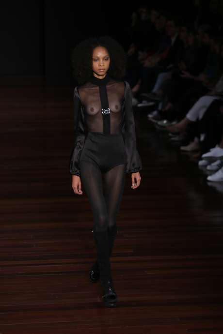 Alexandre Herchcovitch abre nova temporada do SPFW em clima fetichista chique Alexandre Herchcovitch abre nova temporada do SPFW em clima fetichista chique