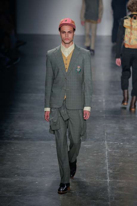 João Pimenta coloca universo feminino em novas tendências masculina no SPFW João Pimenta coloca universo feminino em novas tendências masculina no SPFW