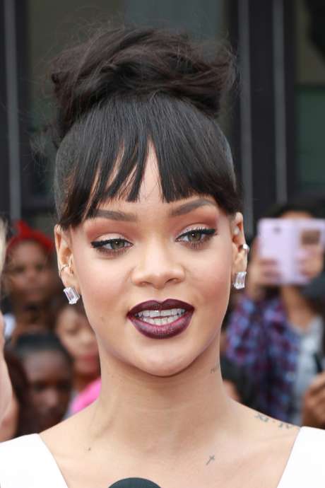 Rihanna apostou num tom mais forte e com brilho Rihanna apostou num tom mais forte e com brilho