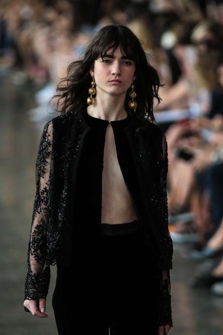 Influências portuguesas dominam desfile de Reinaldo Lourenço no São Paulo Fashion Week Influências portuguesas dominam desfile de Reinaldo Lourenço no São Paulo Fashion Week