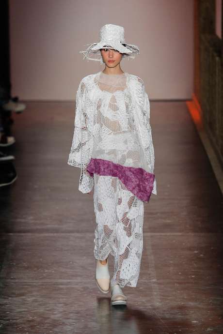 Fernanda Yamamoto traz rendas para sua apresentação no SPFW Inverno de 2016 Fernanda Yamamoto traz rendas para sua apresentação no SPFW Inverno de 2016