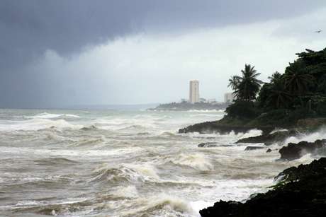 El 13 de julio de 2005, la tormenta tropical Emily se intensifica a huracán categoría 1. Cinco días después, convertido en huracán de categoría 4, toca tierra en la Península de Yucatán con vientos sostenidos de hasta 215 kilómetros por hora. Decenas de miles de turistas y residentes fueron evacuados. Tras su paso, se registraron daños por 988 millones de dólares.