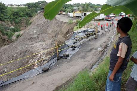 El huracán Stan, en 2005, afectó a Oaxaca, desbordando el río Tapachula en Chiapas, arrasando con 2 mil 500 casas; en su mayoría, los habitantes de la sierra de los Tuxtlas fueron evacuados. El gobierno estatal informó que tres ríos salieron de sus cauces y un número indeterminado de hogares, más de veinte puentes y otras infraestructuras fueron destrozadas.