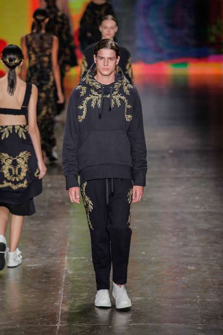 Louros da vitória foram inspiração para looks da Osklen Louros da vitória foram inspiração para looks da Osklen