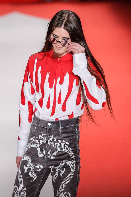 O vermelho e o branco também estiveram na passarela no último dia do SPFW Inverno 2016 O vermelho e o branco também estiveram na passarela no último dia do SPFW Inverno 2016