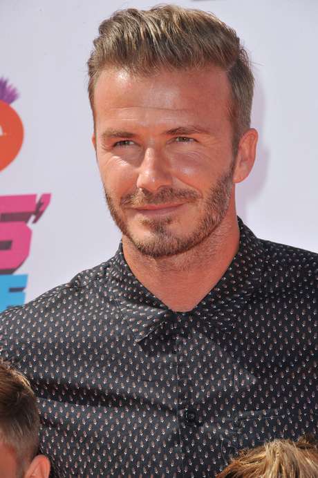 David Beckham com undercut discreto. David Beckham com undercut discreto.