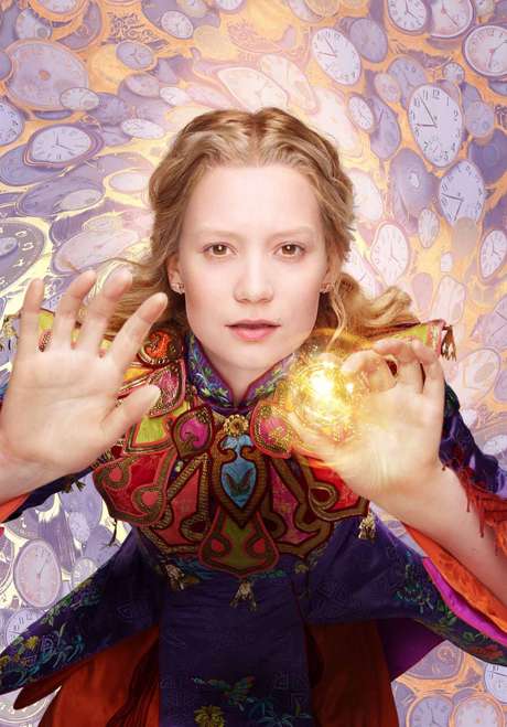 Walt Disney Studios Mia Wasikowska vuelve como 'Alice Kingsleigh'.