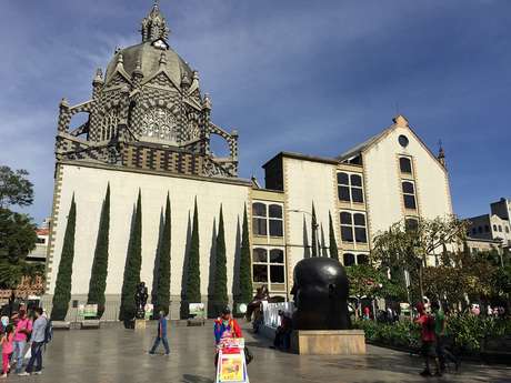 La Plaza Botero es uno de los lugares más visitados por los turistas.