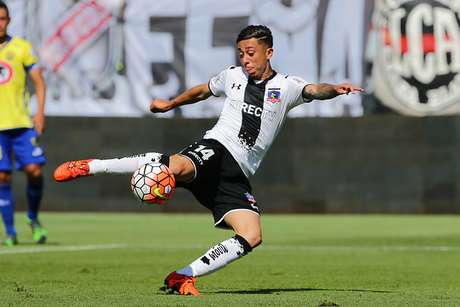 Agencia Uno Martín Rodríguez remata el balón y convierte su gol.