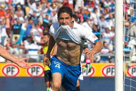 Aton El jugador de Universidad Católica Cristián Álvarez, celebra su gol contra San Luis