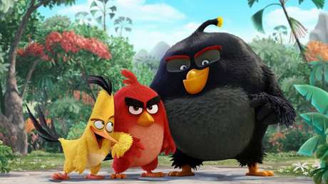 A trama composta pelos famosos pássaros raivosos deve chegar aos cinemas mundiais em maio de 2016 e vai finalmente revelar o por quê desses pássaros serem tão bravos A trama composta pelos famosos pássaros raivosos deve chegar aos cinemas mundiais em maio de 2016 e vai finalmente revelar o por quê desses pássaros serem tão bravos