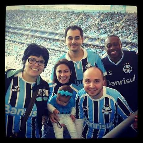 Sócio torcedor desde 2006, Flávio Bandeira (a direita) acompanhou as mudanças do Olímpico para a nova Arena Sócio torcedor desde 2006, Flávio Bandeira (a direita) acompanhou as mudanças do Olímpico para a nova Arena