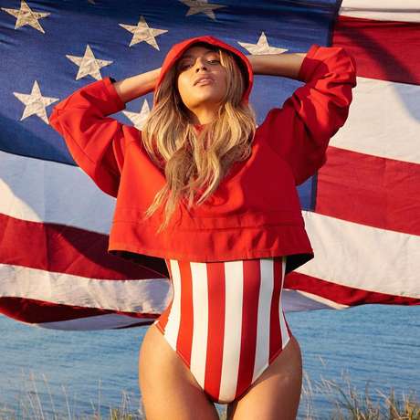 Depois de muito sofrimento, Jay-Z lançou a música Glory para comemorar o nascimento de sua filha com Beyoncé, Blue Ivy Carter. Mas, mesmo com a dificuldade, a cantora norte-americana não demorou para voltar à forma Depois de muito sofrimento, Jay-Z lançou a música Glory para comemorar o nascimento de sua filha com Beyoncé, Blue Ivy Carter. Mas, mesmo com a dificuldade, a cantora norte-americana não demorou para voltar à forma