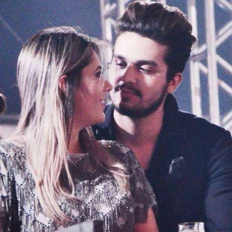 Luan Santana e Jade Magalhães estão igualmente na lista de romances marcados por idas e vindas. Os dois ficaram juntos entre 2012 e 2013, se separam, ficaram meses afastados, mas em 2015 resolveram dar uma nova chance ao amor Luan Santana e Jade Magalhães estão igualmente na lista de romances marcados por idas e vindas. Os dois ficaram juntos entre 2012 e 2013, se separam, ficaram meses afastados, mas em 2015 resolveram dar uma nova chance ao amor