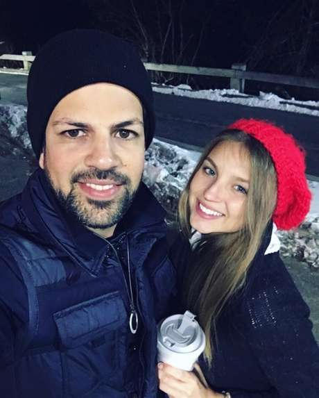 Sorocaba, da dupla Fernando e Sorocaba, agitou as redes sociais no Valentine’s Day ao postar uma foto com a nova namorada, a modelo Daiane Greco Sorocaba, da dupla Fernando e Sorocaba, agitou as redes sociais no Valentine’s Day ao postar uma foto com a nova namorada, a modelo Daiane Greco