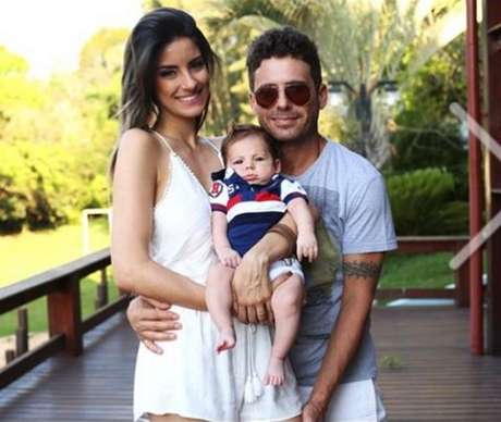 Thayra Machado é a esposa de Hudson, da dupla Edson e Hudson, e mãe do Davi. Mesmo com a recente chegada de seu bebê, a musa continua com um corpo perfeito Thayra Machado é a esposa de Hudson, da dupla Edson e Hudson, e mãe do Davi. Mesmo com a recente chegada de seu bebê, a musa continua com um corpo perfeito