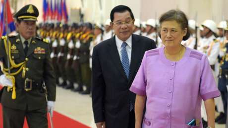 A princesa tailandesa Maha Chakri Sirindhorn recebida pelo primeiro-ministro do Camboja, Hun Sen