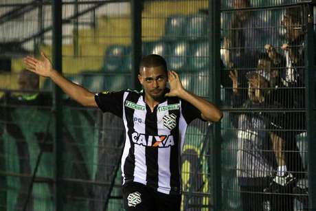 Após reunião que dura cinco horas, Atlético-MG garante chegada do meia-atacante nas primeiras horas desta terça-feira. Clube irá detalhar questões da negociação com Figueira