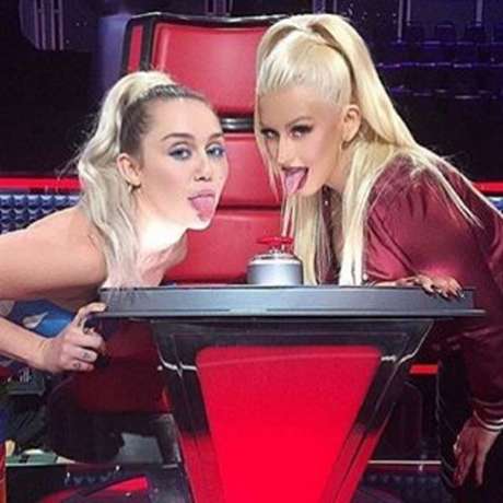 Polêmica, atirada, provocante, ousada e despreocupada, a Miley de hoje é um retrato muito distante da Miley meiga e delicada de antigamente Polêmica, atirada, provocante, ousada e despreocupada, a Miley de hoje é um retrato muito distante da Miley meiga e delicada de antigamente