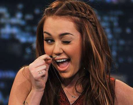 Em 2010, seu terceiro álbum, Can’t Be Tamed, já chegou trazendo uma Miley mais adulta e madura. Em 2010, seu terceiro álbum, Can’t Be Tamed, já chegou trazendo uma Miley mais adulta e madura.