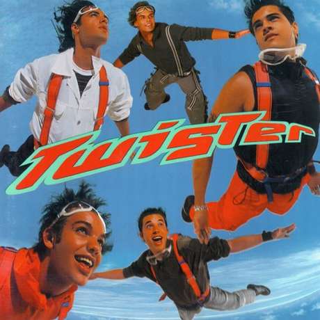 O primeiro disco da banda atingiu a marca de 250 mil cópias vendidas O primeiro disco da banda atingiu a marca de 250 mil cópias vendidas