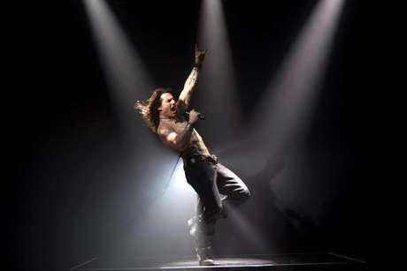 Embora o filme em si não tenha agradado muito à crítica, vale a pena pela atuação de Tom Cruise, que teve de estudar a história da música e do rock para dar vida ao rock star Stacee Jaxx Embora o filme em si não tenha agradado muito à crítica, vale a pena pela atuação de Tom Cruise, que teve de estudar a história da música e do rock para dar vida ao rock star Stacee Jaxx
