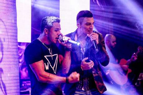 Pouco menos de um ano depois de vencer a terceira temporada do reality show, a dupla sertaneja lançou, em agosto de 2015, o primeiro disco pela Universal Music reunindo 11 faixas entre regravações e inéditas Pouco menos de um ano depois de vencer a terceira temporada do reality show, a dupla sertaneja lançou, em agosto de 2015, o primeiro disco pela Universal Music reunindo 11 faixas entre regravações e inéditas
