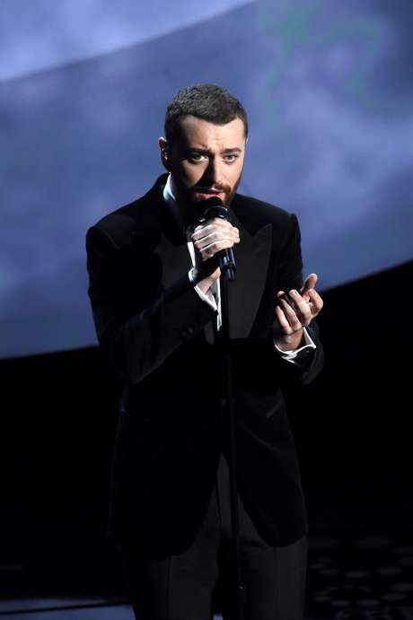 Sam Smith cantou a música tema de "007 Contra Spectre" Sam Smith cantou a música tema de "007 Contra Spectre"