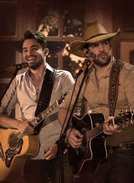 Os padrinhos de Loubet sabem contratar, mas não deixam o sucesso de lado. Pelo contrário, em 2015, Sorocaba foi o compositor que mais recebeu direitos autorais. Fernando, o parceiro, produziu trabalhos de colegas e agora, assina a trilha do filme Anjo de Cabelos Longos Os padrinhos de Loubet sabem contratar, mas não deixam o sucesso de lado. Pelo contrário, em 2015, Sorocaba foi o compositor que mais recebeu direitos autorais. Fernando, o parceiro, produziu trabalhos de colegas e agora, assina a trilha do filme Anjo de Cabelos Longos