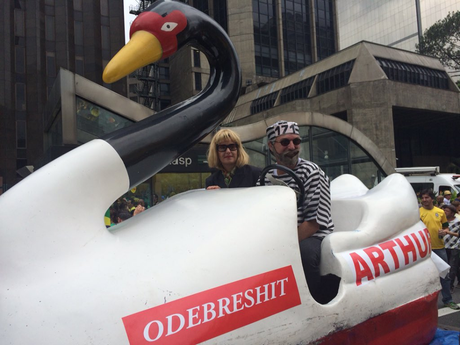 Manifestante levou um pedalinho Ã  avenida Paulista para criticar o presidente Lula