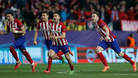 Los jugadores del Atlético de Madrid celebran la victoria ante el PSV Eindhoven