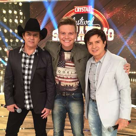 No Festival Sertanejo de 2015, Teló realizou um sonho: cantar com Chitãozinho e Xororó No Festival Sertanejo de 2015, Teló realizou um sonho: cantar com Chitãozinho e Xororó