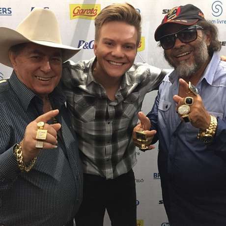Foi como repórter que o cantor conheceu seus ídolos Milionário e José Rico, na série Bem Sertanejo, que foi exibida durante o programa Fantástico, da Rede Globo Foi como repórter que o cantor conheceu seus ídolos Milionário e José Rico, na série Bem Sertanejo, que foi exibida durante o programa Fantástico, da Rede Globo