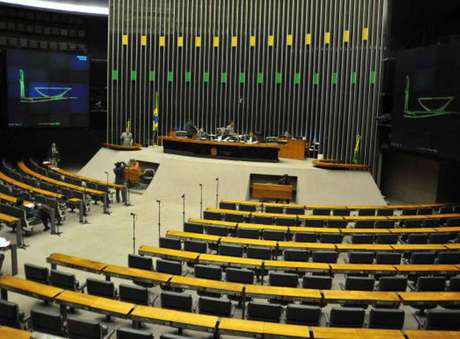 Senadores Aécio Neves (PSDB-MG), Romero Jucá (PMDB-RR) e Humberto Costa (PT-PE) são mencionados Senadores Aécio Neves (PSDB-MG), Romero Jucá (PMDB-RR) e Humberto Costa (PT-PE) são mencionados