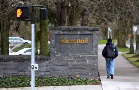Vista da entrada da sede geral da Microsoft em Redmond, em Washington