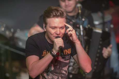 Guga W Gerchmann / Divulgação Os olhos de quem estava na pista da Wood's na noite de ontem brilharam ansiosos quando o show que estava por vir, do paranaense Michel Teló, foi anunciado