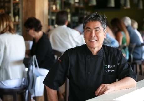 Chef Roy Yamaguchi terá restaurante pan-asiático a bordo de novo cruzeiro Chef Roy Yamaguchi terá restaurante pan-asiático a bordo de novo cruzeiro