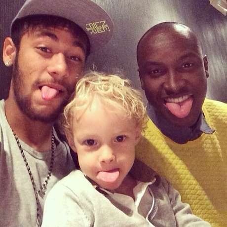 A última aparição da dupla foi em março deste ano, quando Neymar parabenizou o amigo pelo Instagram. Na foto, a dupla aparece com o filho do craque do futebol A última aparição da dupla foi em março deste ano, quando Neymar parabenizou o amigo pelo Instagram. Na foto, a dupla aparece com o filho do craque do futebol