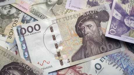 Cédulas sairão de circulação em menos de 15 anos segundo previsão do Banco Central da Suécia 