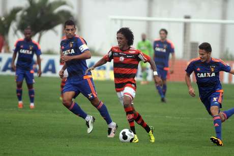 O Santa Cruz será o rival na decisão da Copa do Nordeste. Dono da melhor campanha geral, o Campinense fará o segundo jogo em casa, no Estádio Amigão