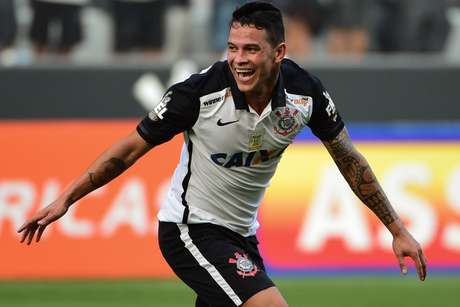 Djalma Vassao / Gazeta Press Giovanni Augusto marcou um dos gols da goleada do Corinthians em cima do Red Bull