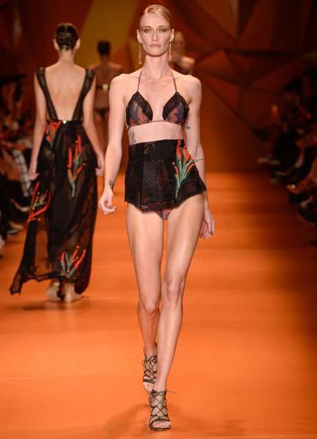 Vivi Orth desfilou para a marca Água de Coco durante o SPFW Verão 2016 Vivi Orth desfilou para a marca Água de Coco durante o SPFW Verão 2016