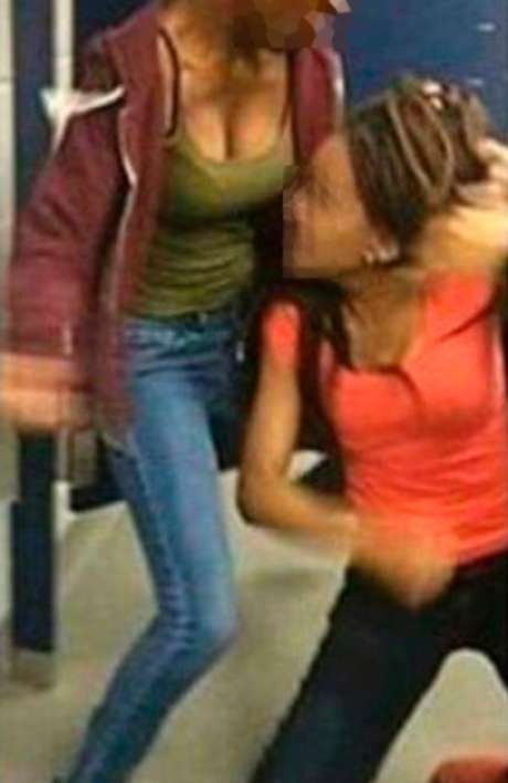 Captura del vídeo que grabó la agresión contra Amy Joyner (izquierda)