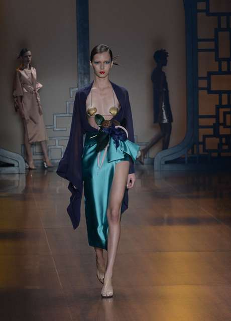 Adriana Degreas se inspira na Indochina com coleção sensual e elegante Adriana Degreas se inspira na Indochina com coleção sensual e elegante