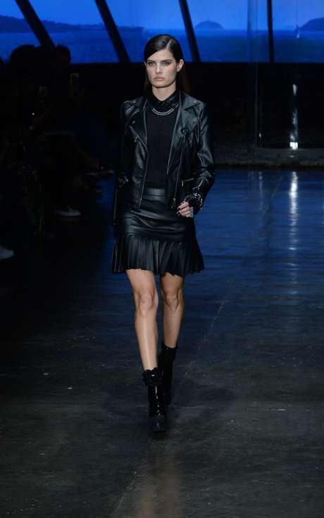 Isabeli Fontana, garota-propaganda da Karl Lagerfeld para a Riachuelo, durante desfile no SPFW Isabeli Fontana, garota-propaganda da Karl Lagerfeld para a Riachuelo, durante desfile no SPFW