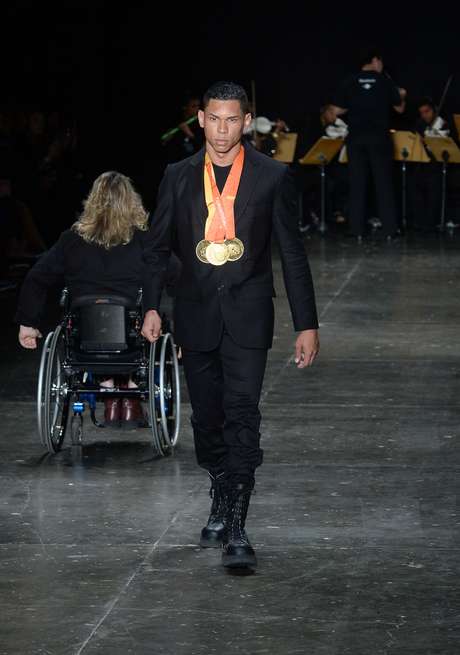 Matheus Evangelista Cardoso é o atual recordista mundial do salto em distância Matheus Evangelista Cardoso é o atual recordista mundial do salto em distância