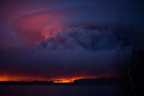 Imágenes del gigantesco incendio que asola Canada 635980943503884237w