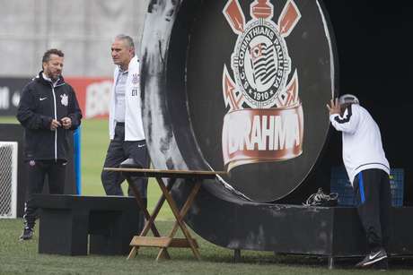 Diretoria do Corinthians tem reunião com membros de organizada no CT